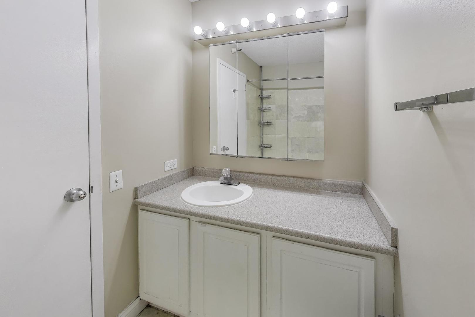 10 E ONTARIO Street Unit: 1110