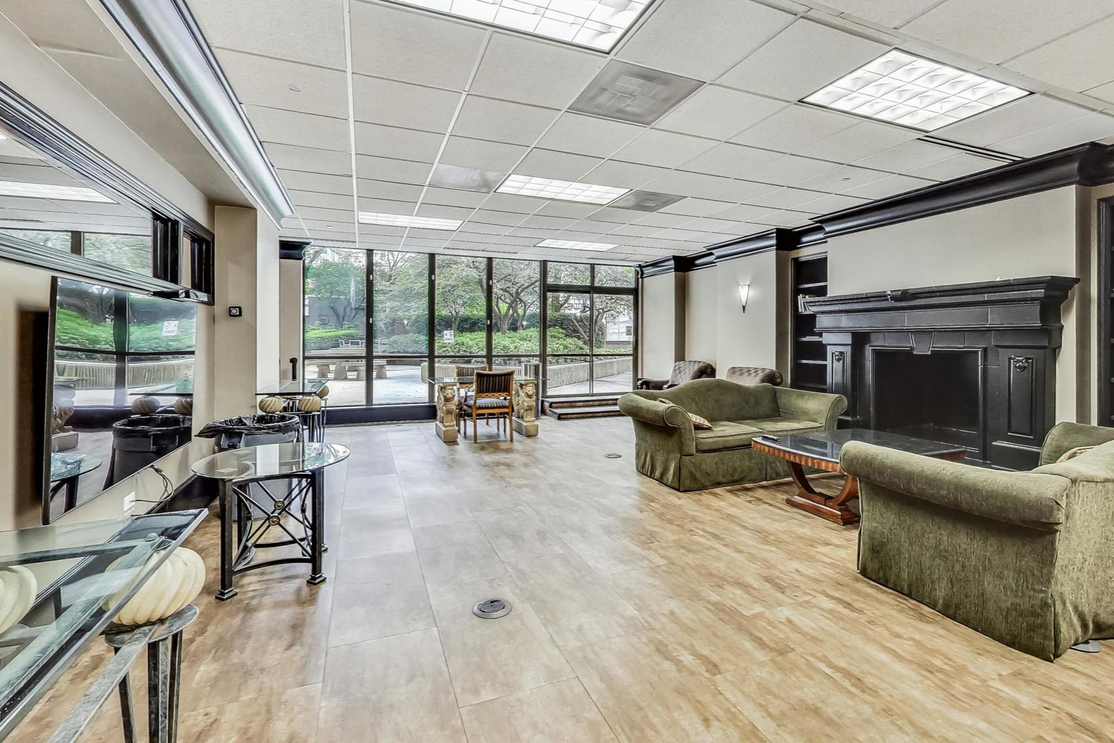 10 E ONTARIO Street Unit: 1110