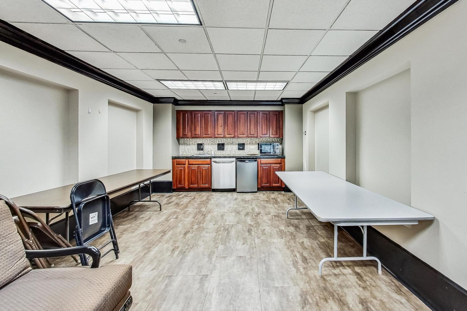 10 E ONTARIO Street Unit: 1110