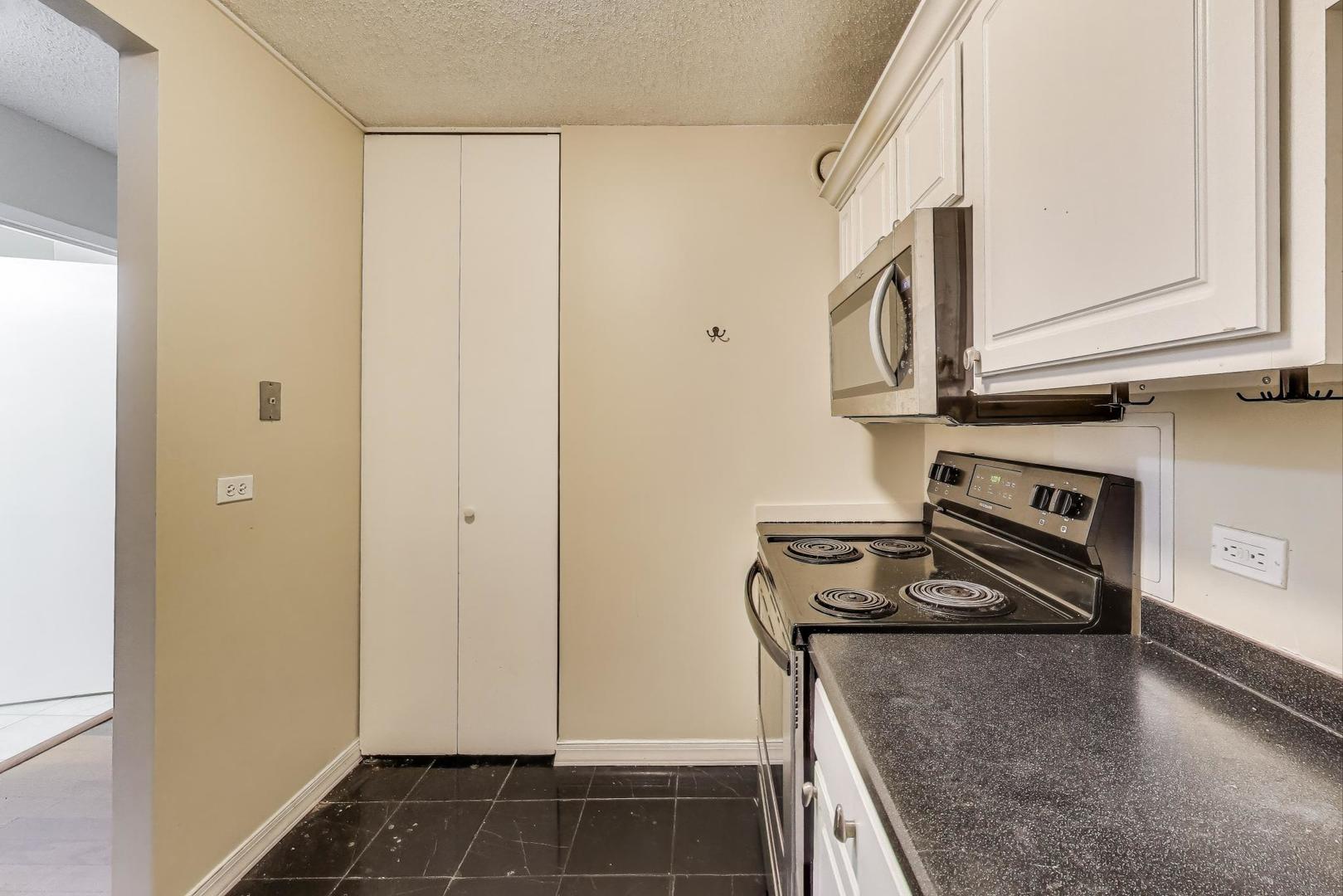 10 E ONTARIO Street Unit: 1110