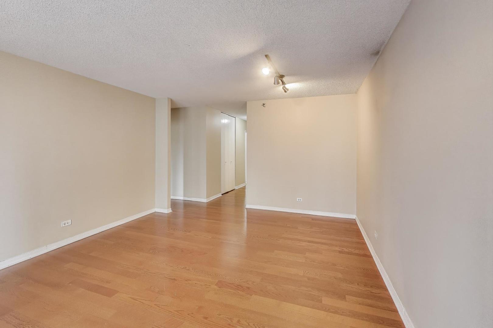 10 E ONTARIO Street Unit: 1110