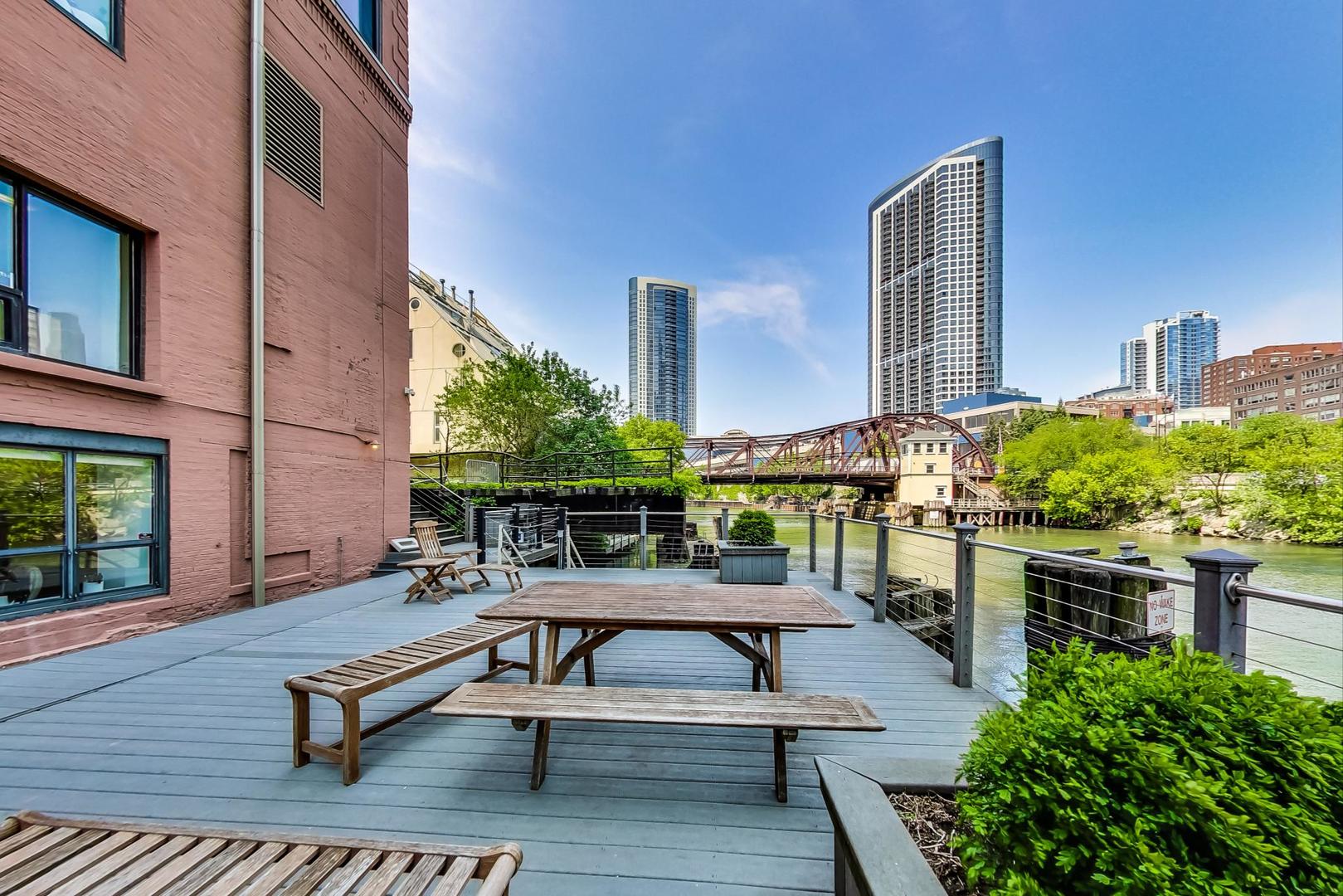 345 N Canal Street Unit: 1301