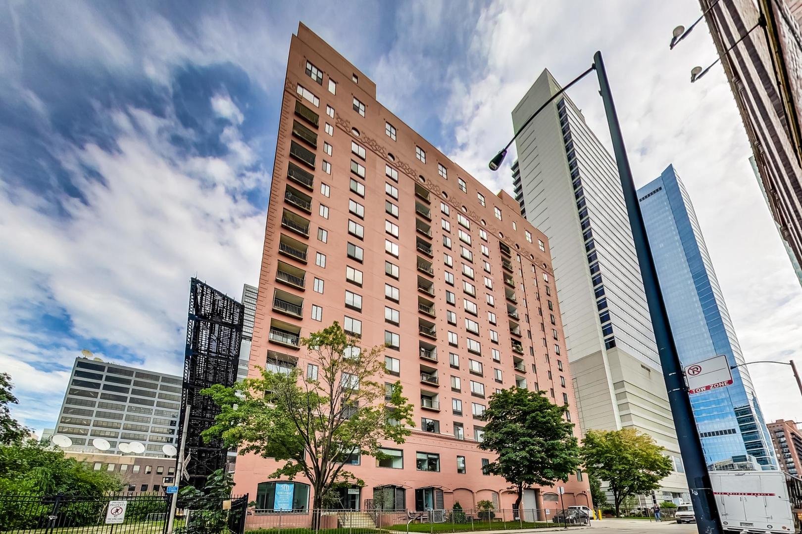 345 N Canal Street Unit: 1301