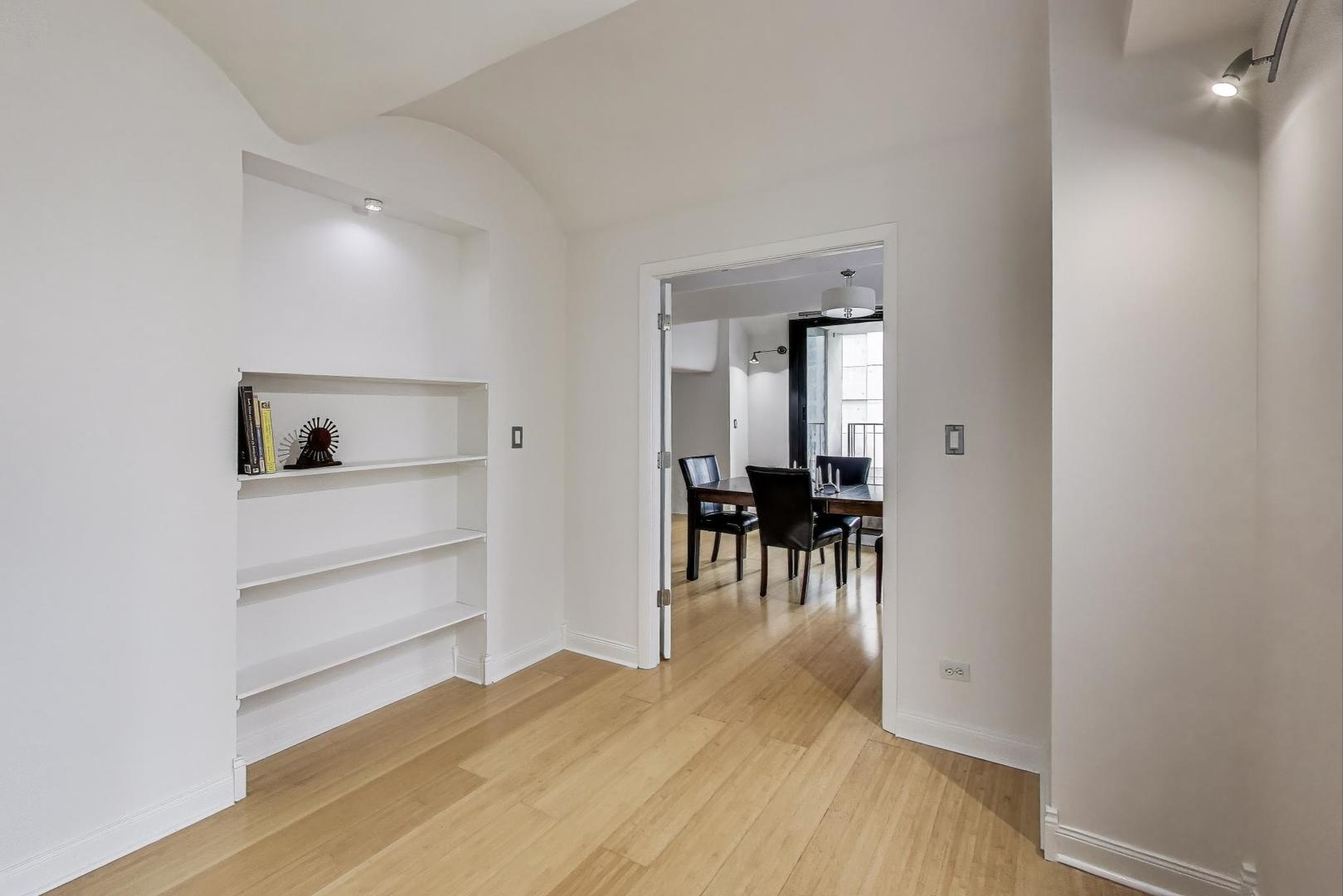 345 N Canal Street Unit: 1301