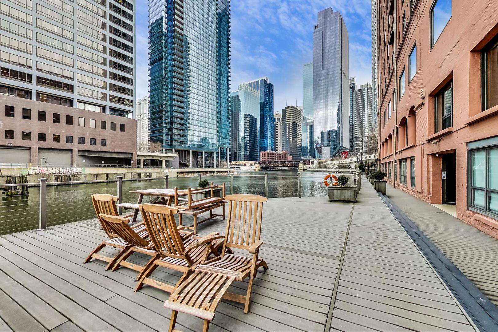 345 N Canal Street Unit: 1301