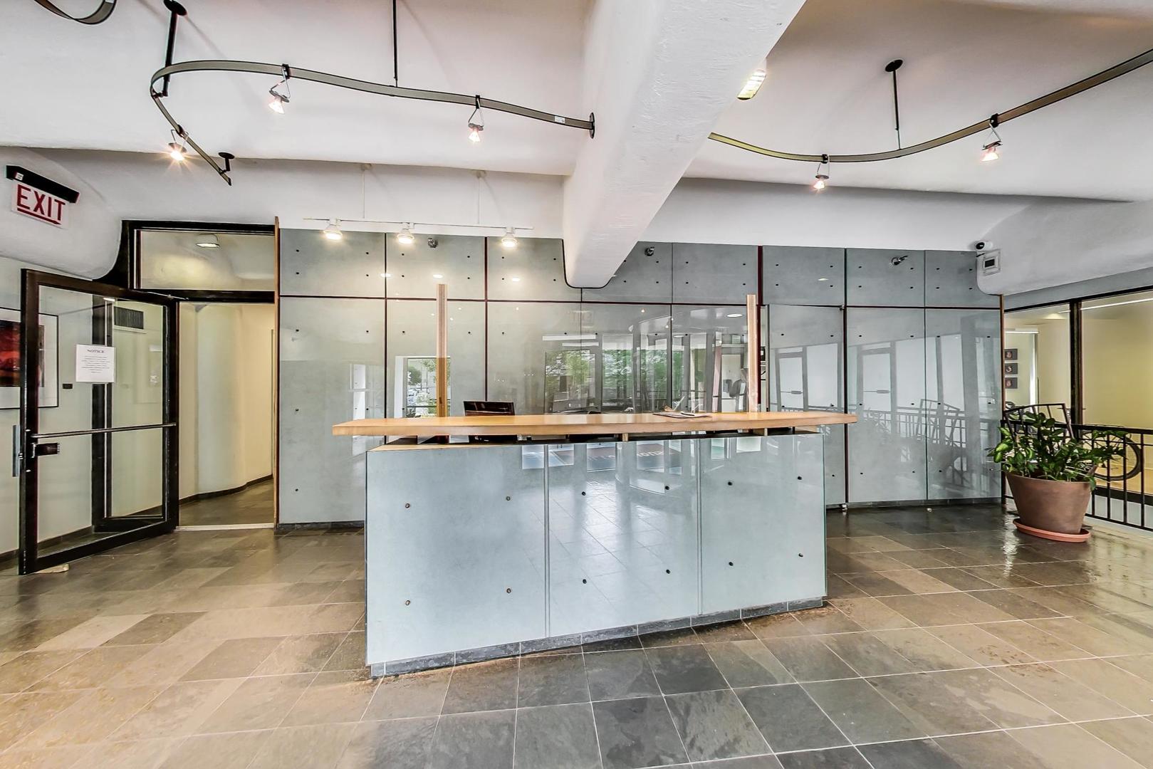 345 N Canal Street Unit: 1301