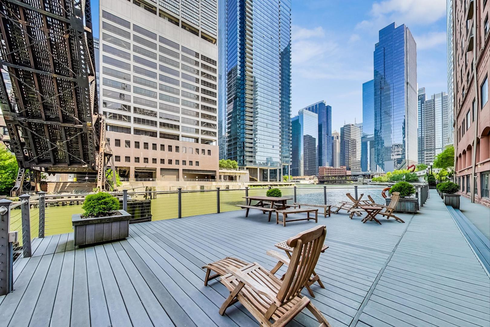 345 N Canal Street Unit: 1301