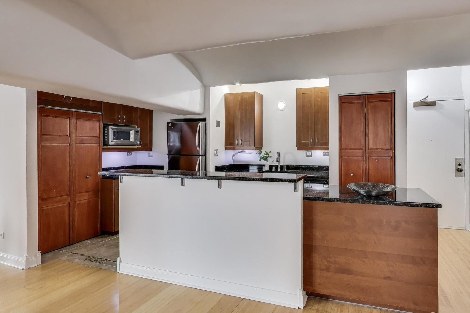 345 N Canal Street Unit: 1301