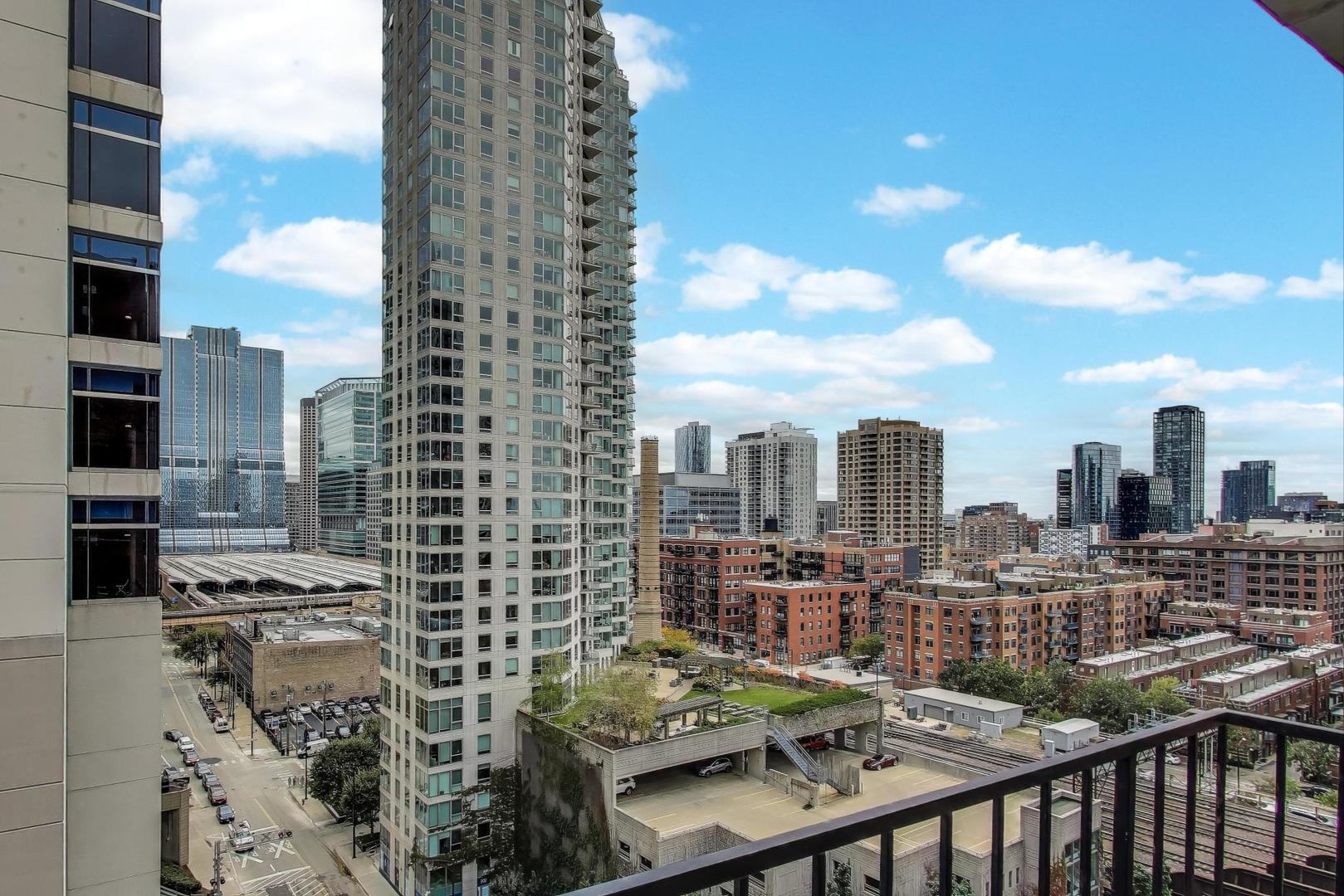 345 N Canal Street Unit: 1301