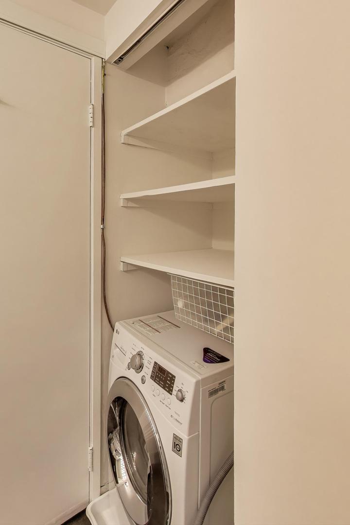 345 N Canal Street Unit: 1301