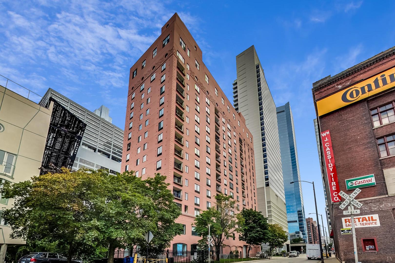 345 N Canal Street Unit: 1301