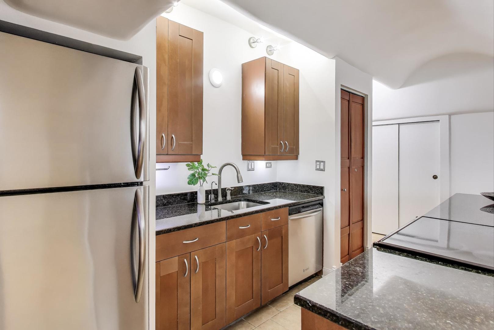 345 N Canal Street Unit: 1301