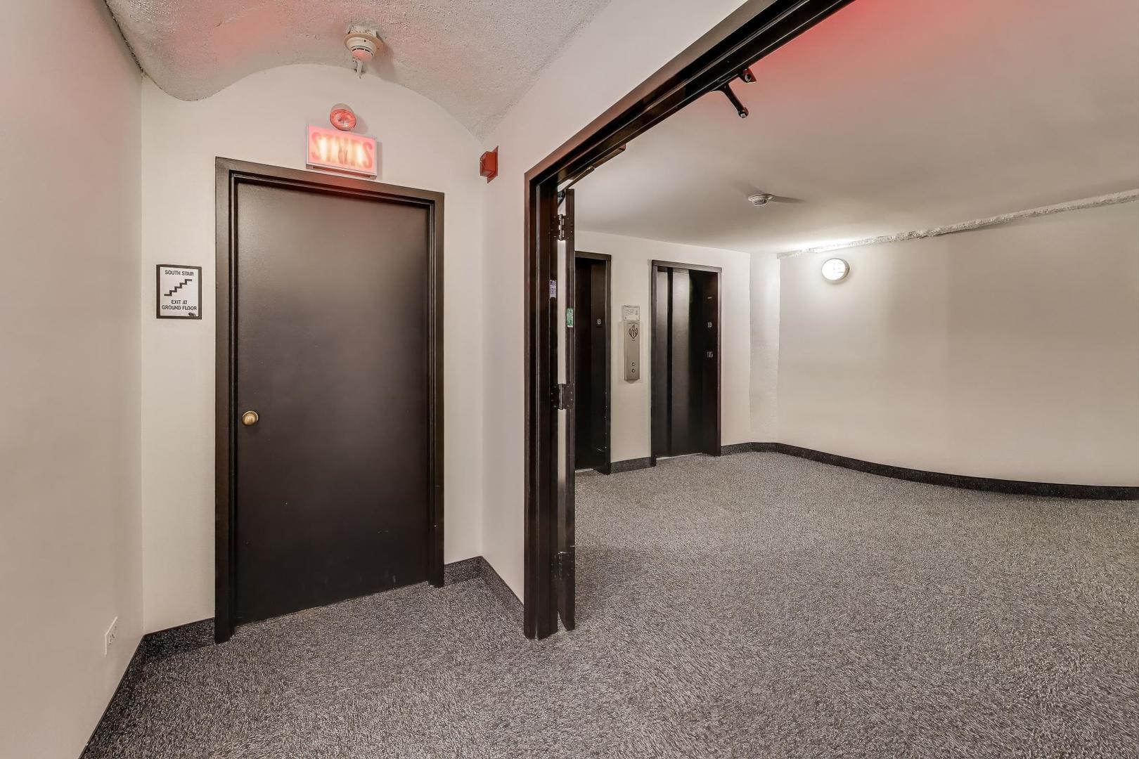 345 N Canal Street Unit: 1301