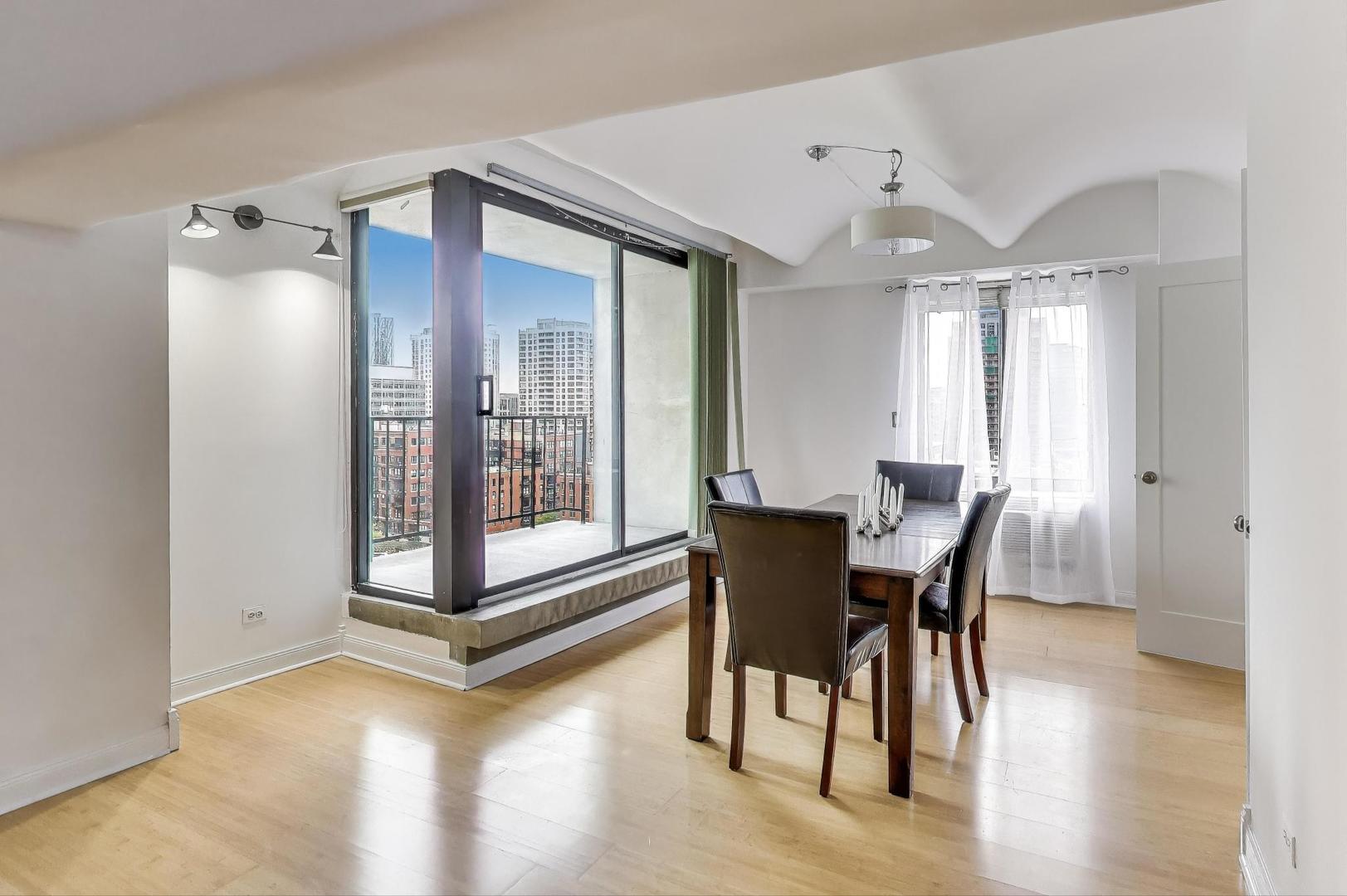 345 N Canal Street Unit: 1301