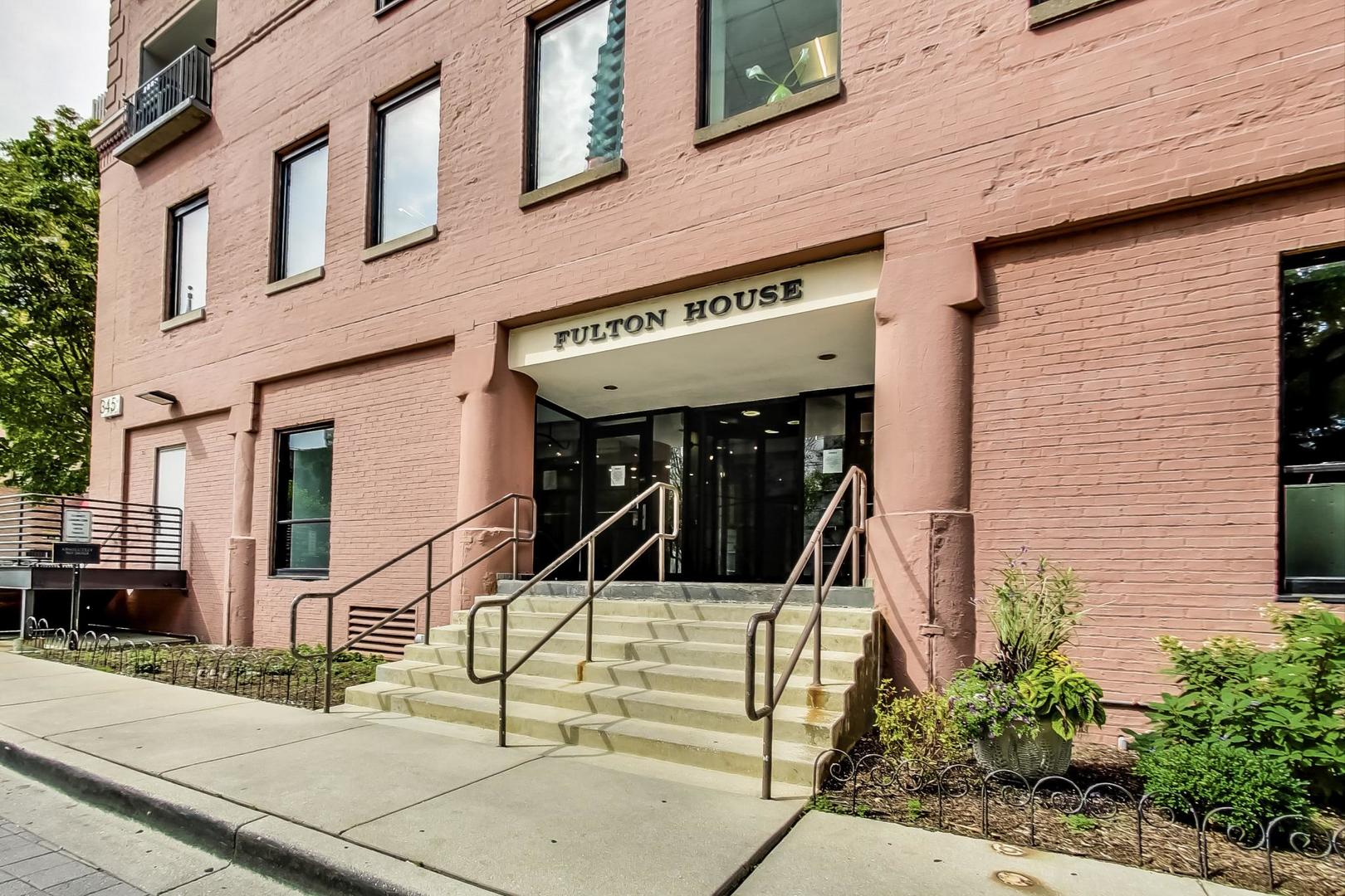 345 N Canal Street Unit: 1301