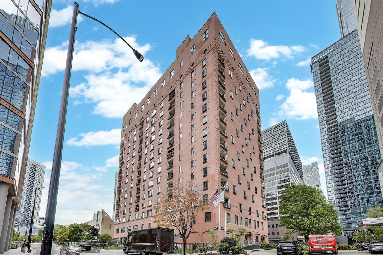 345 N Canal Street Unit: 1301