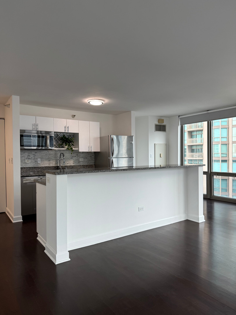2 E Erie Street Unit: 2802