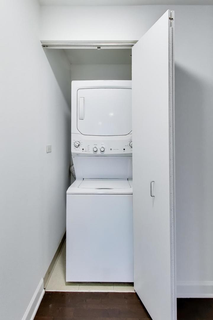 2 E Erie Street Unit: 2802