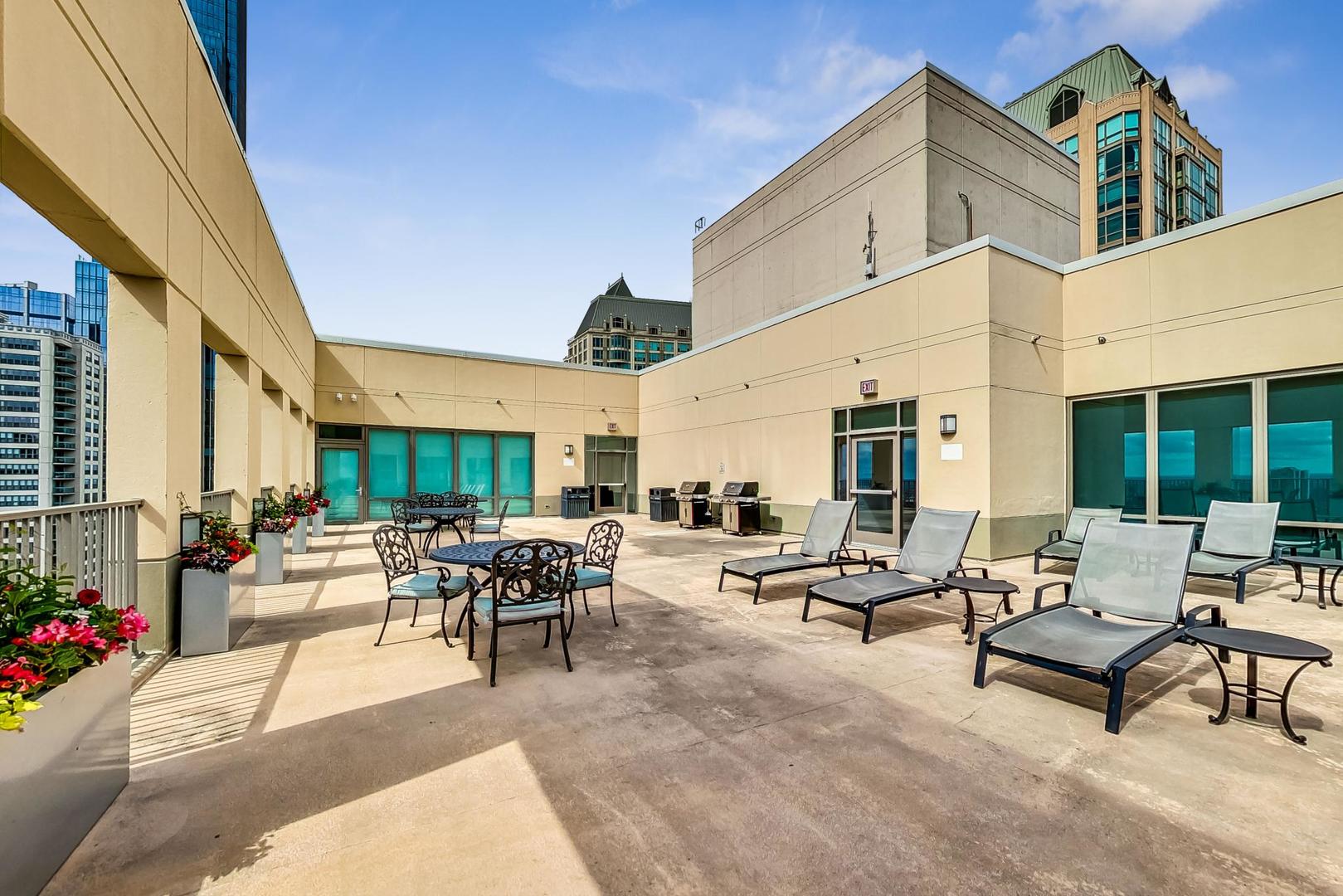 2 E Erie Street Unit: 2802