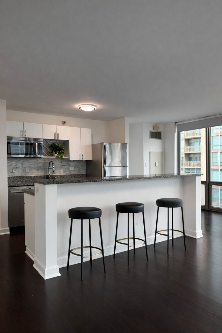 2 E Erie Street Unit: 2802