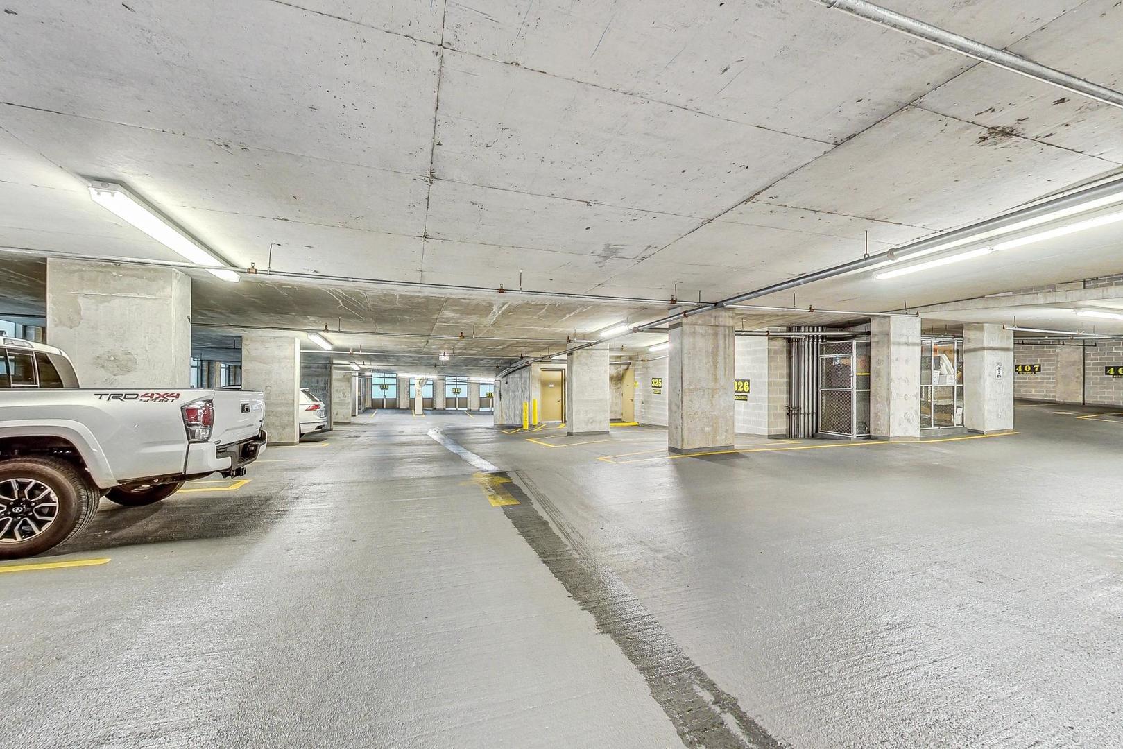 2 E Erie Street Unit: 2802