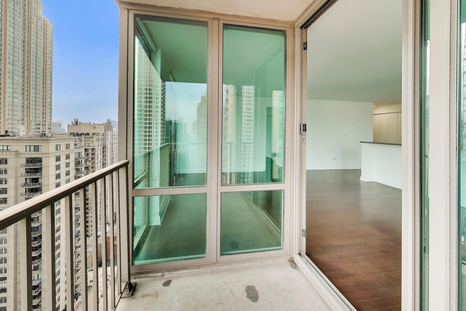 2 E Erie Street Unit: 2802