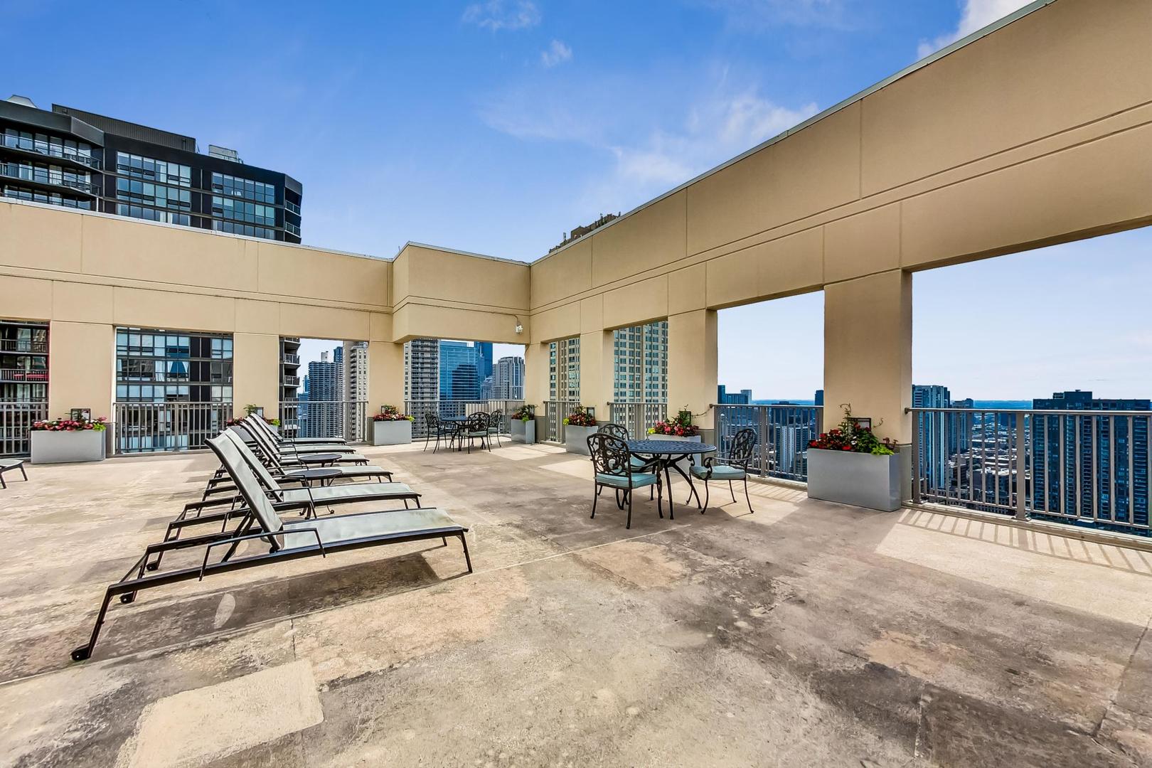 2 E Erie Street Unit: 2802