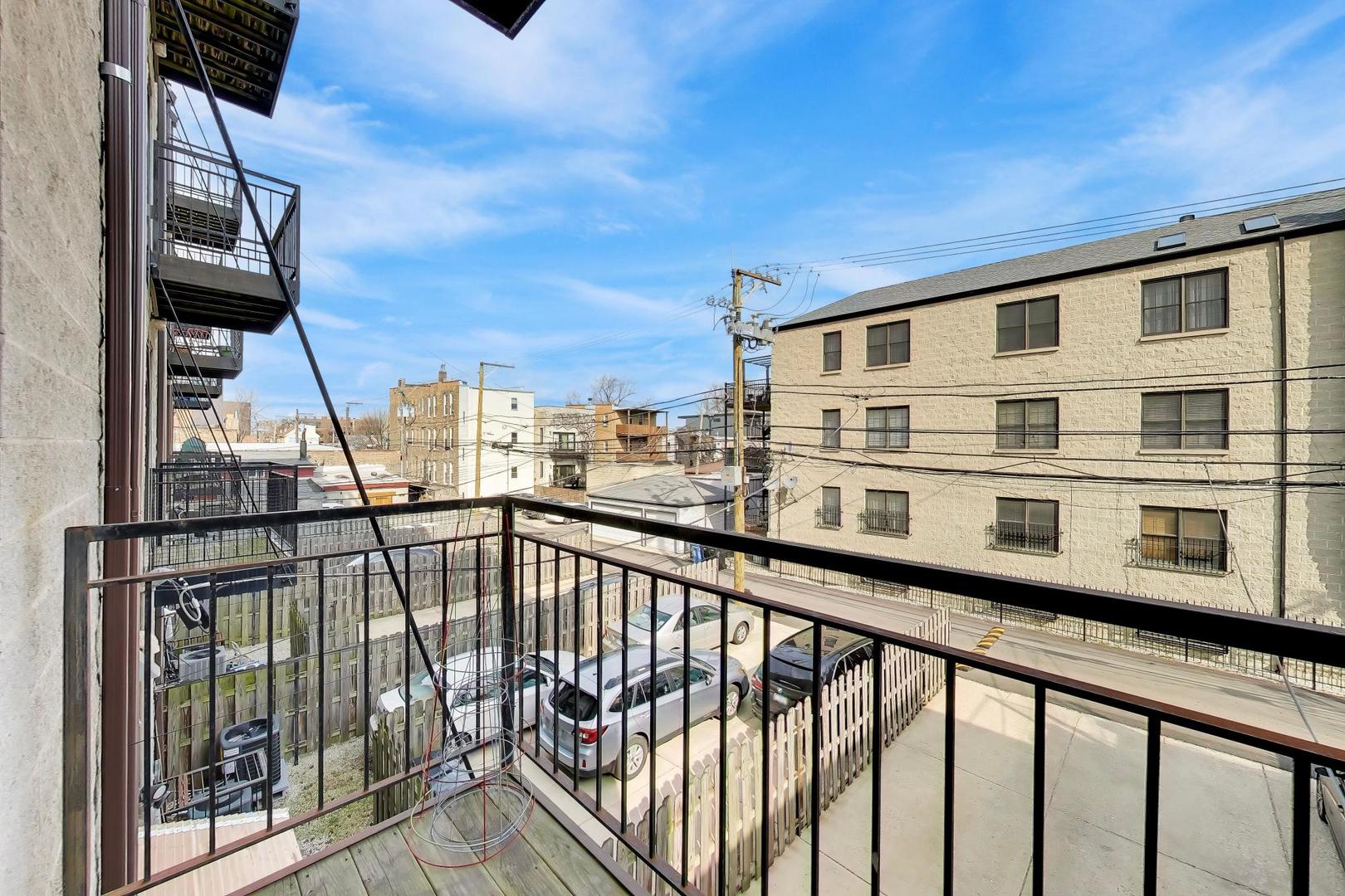 2702 W CHICAGO Avenue Unit: 2