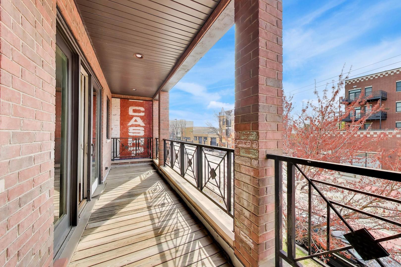 2702 W CHICAGO Avenue Unit: 2