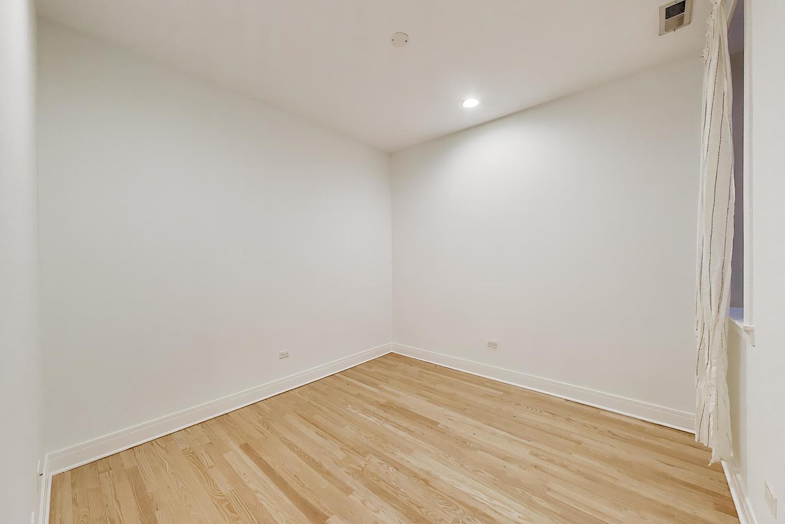 2702 W CHICAGO Avenue Unit: 2