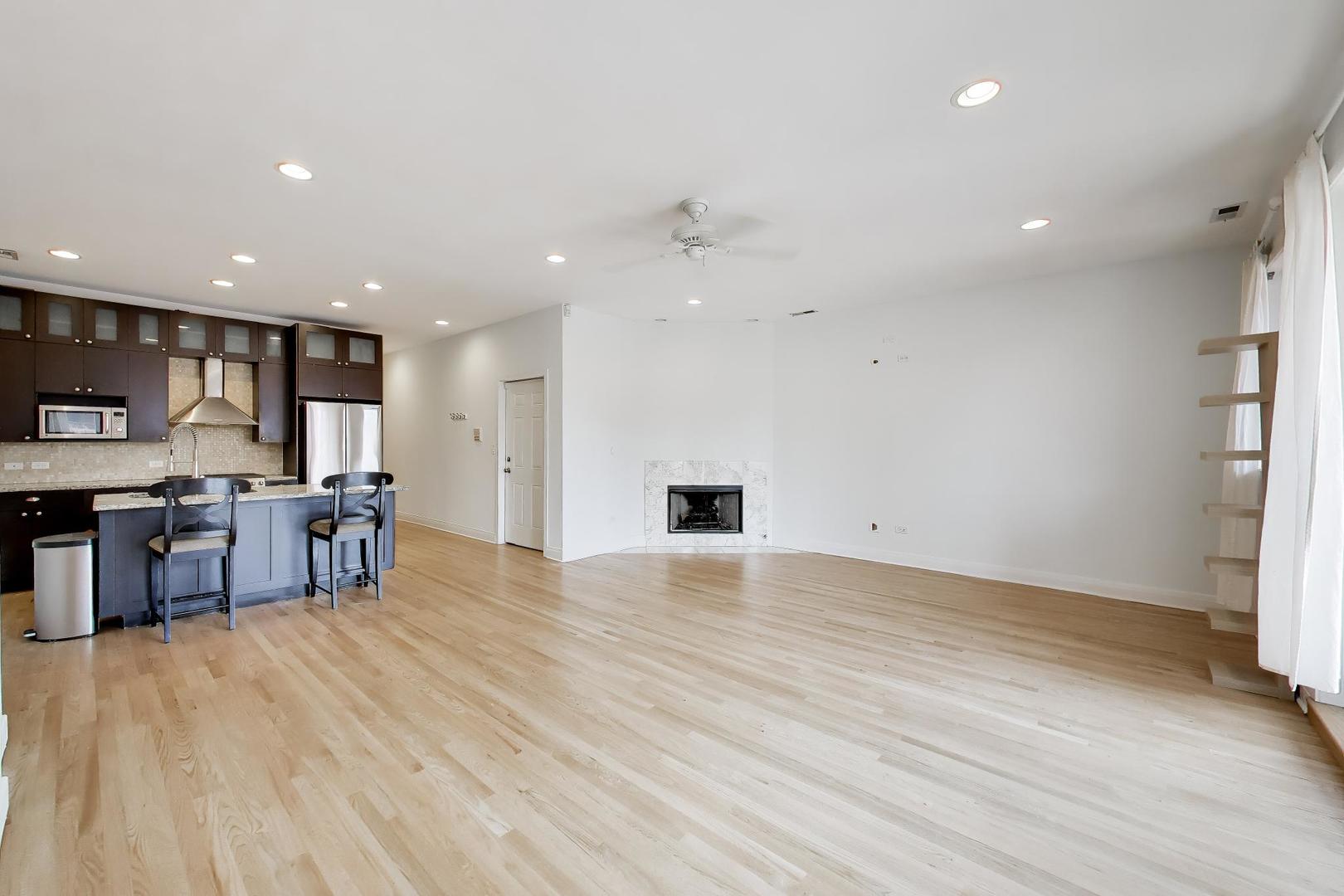 2702 W CHICAGO Avenue Unit: 2