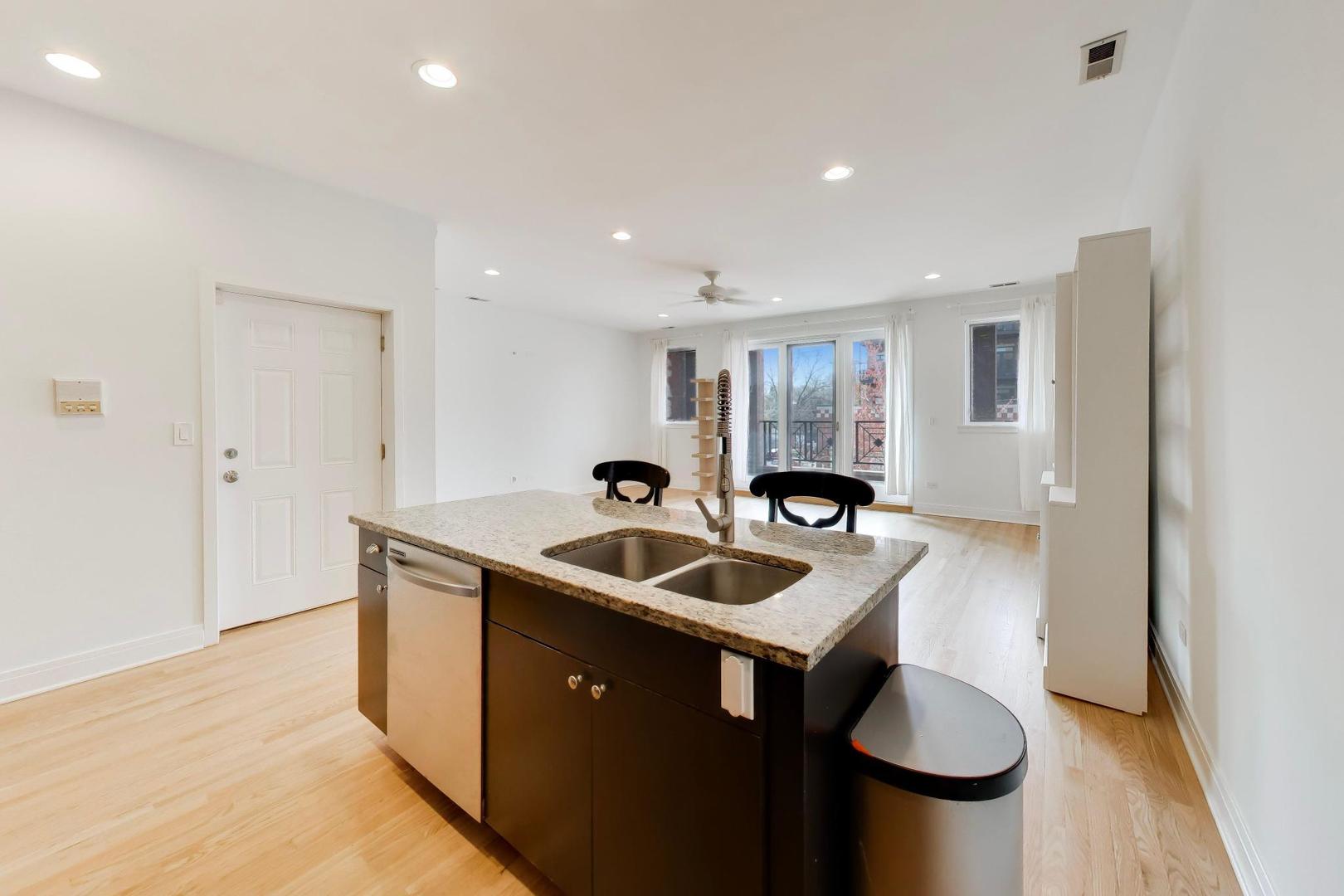 2702 W CHICAGO Avenue Unit: 2