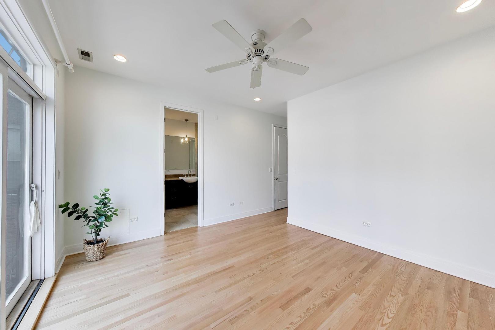 2702 W CHICAGO Avenue Unit: 2