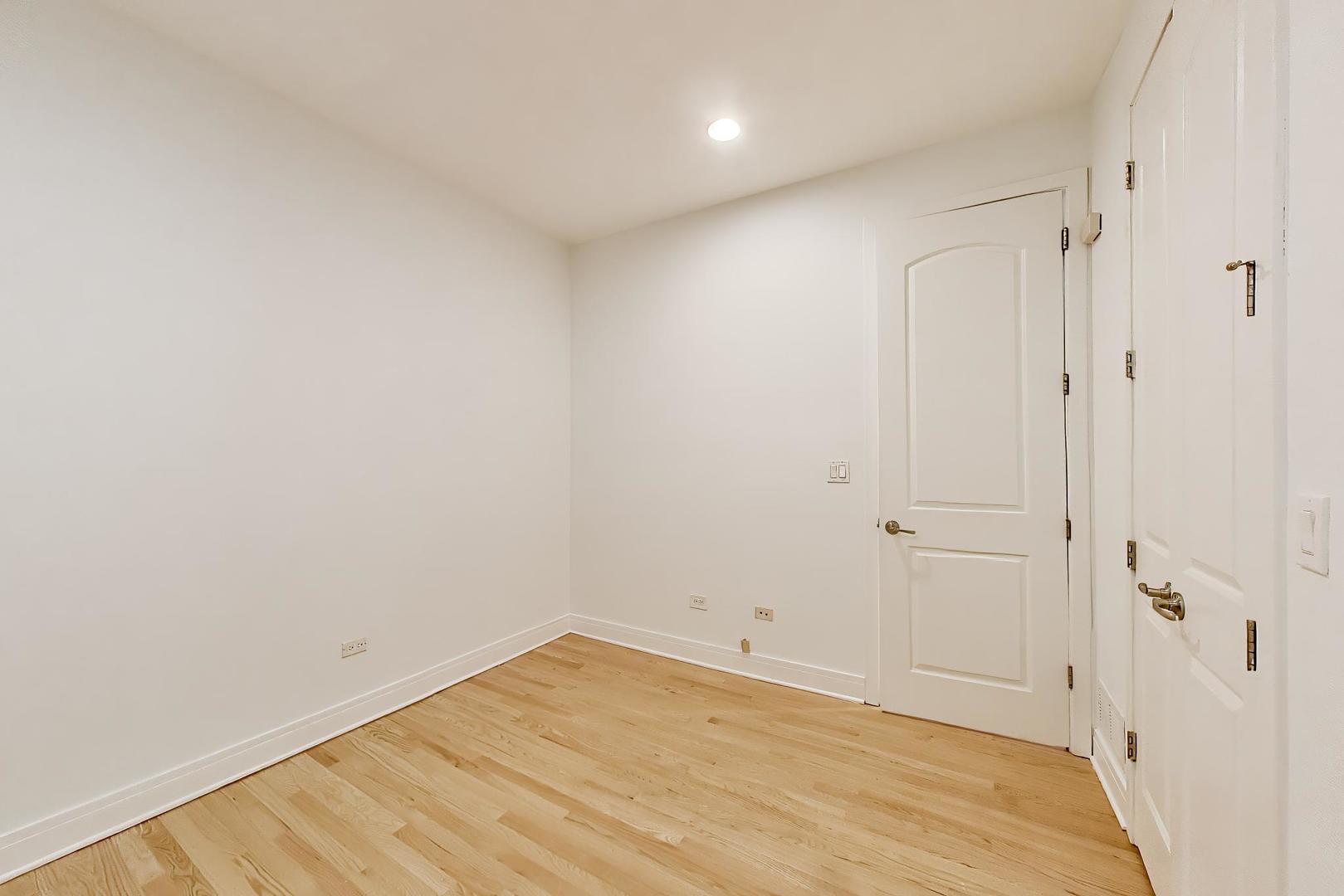 2702 W CHICAGO Avenue Unit: 2