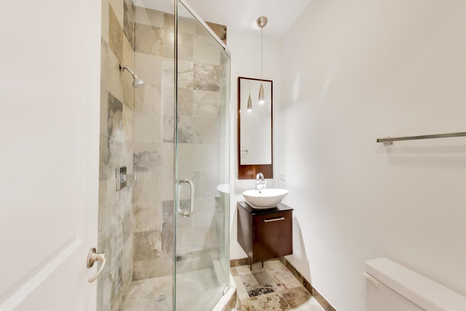 2702 W CHICAGO Avenue Unit: 2