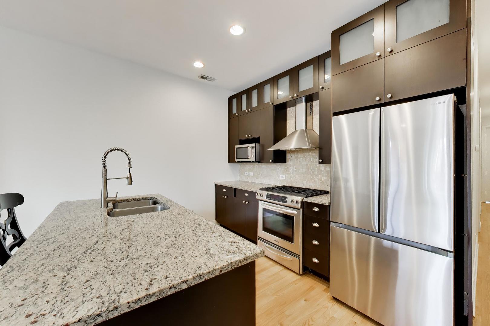 2702 W CHICAGO Avenue Unit: 2