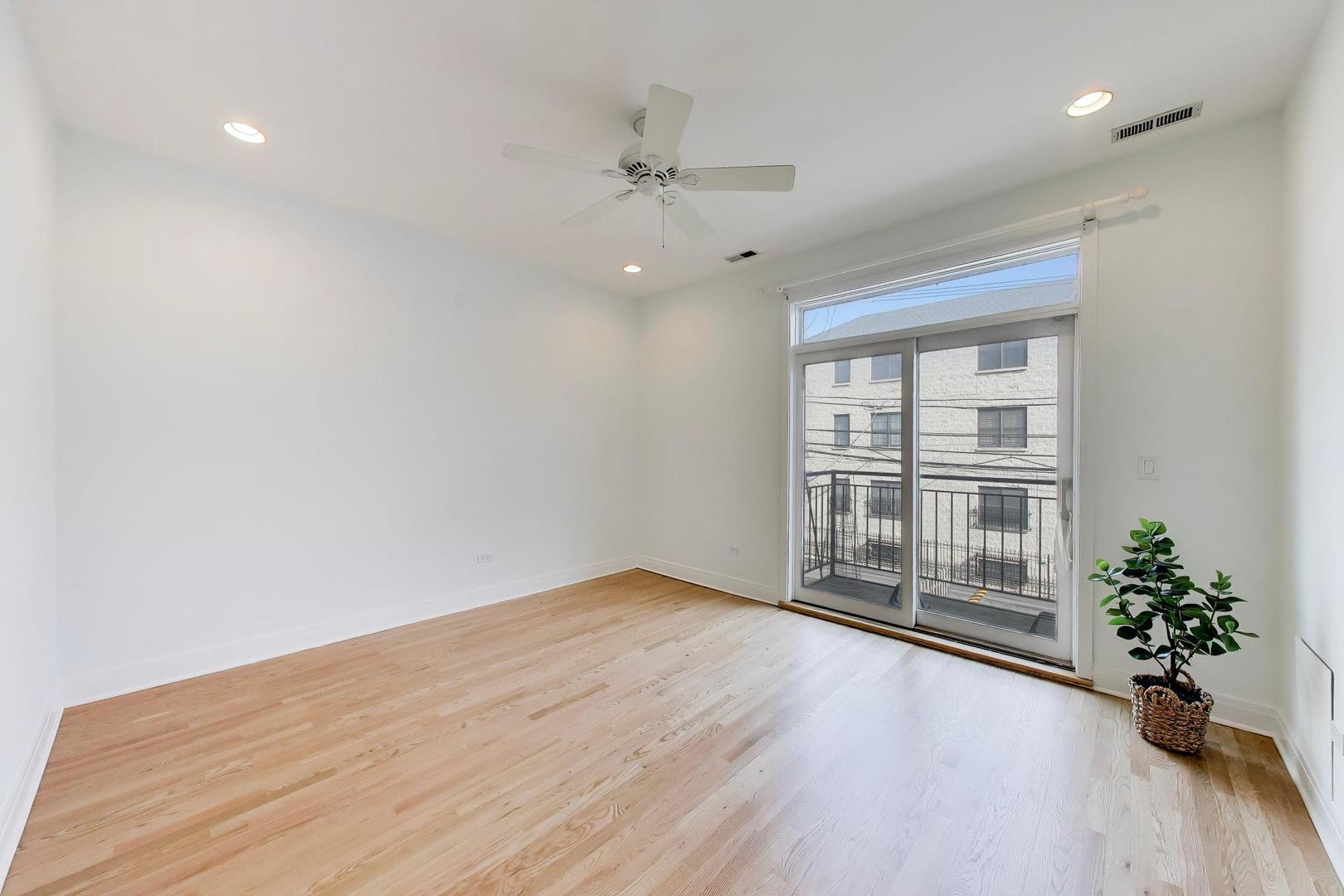 2702 W CHICAGO Avenue Unit: 2