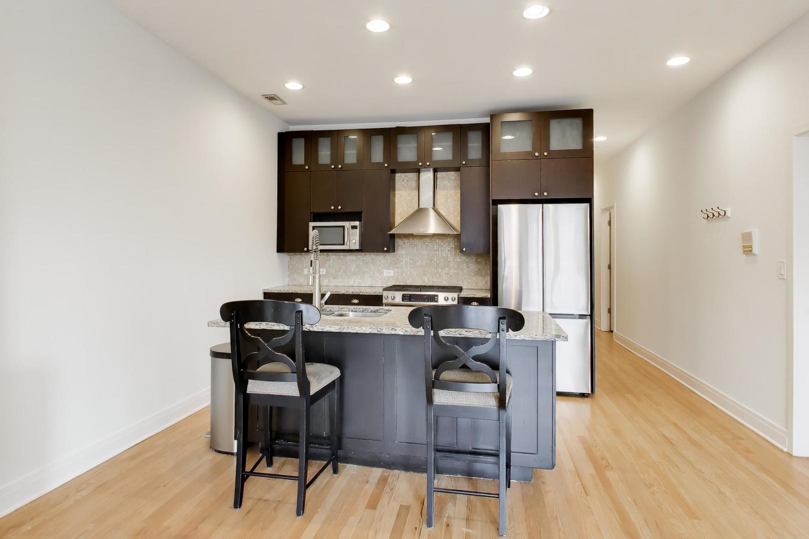 2702 W CHICAGO Avenue Unit: 2
