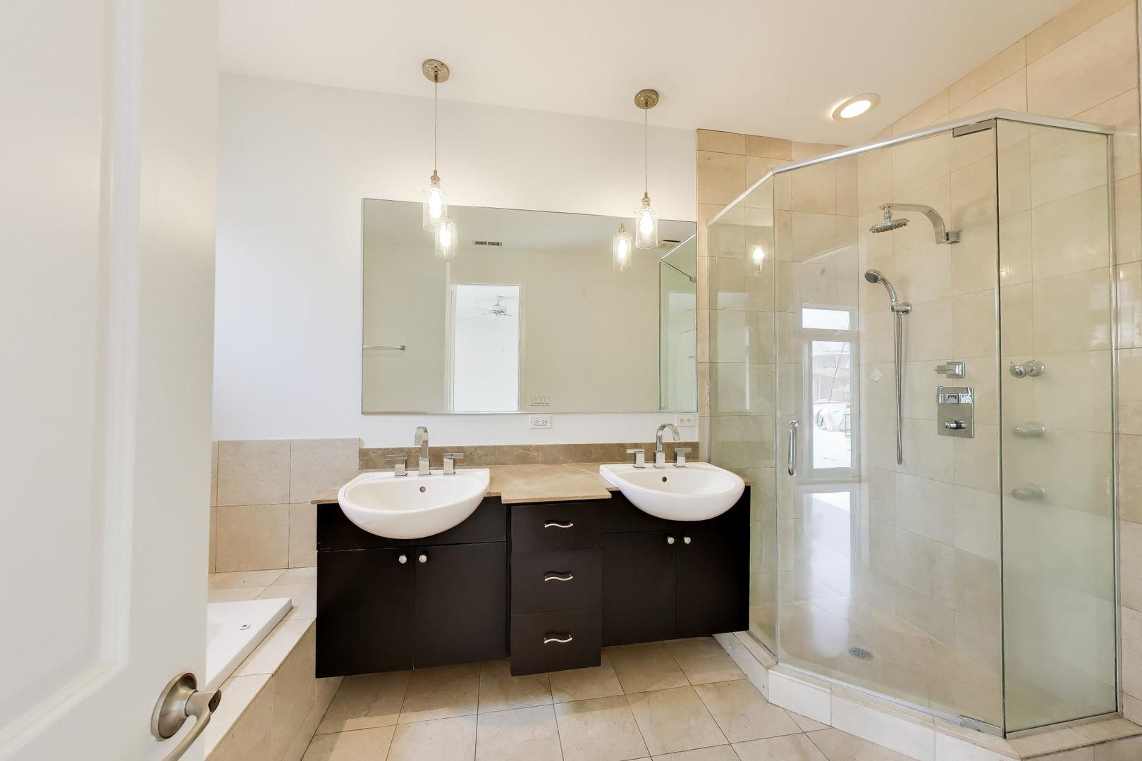 2702 W CHICAGO Avenue Unit: 2