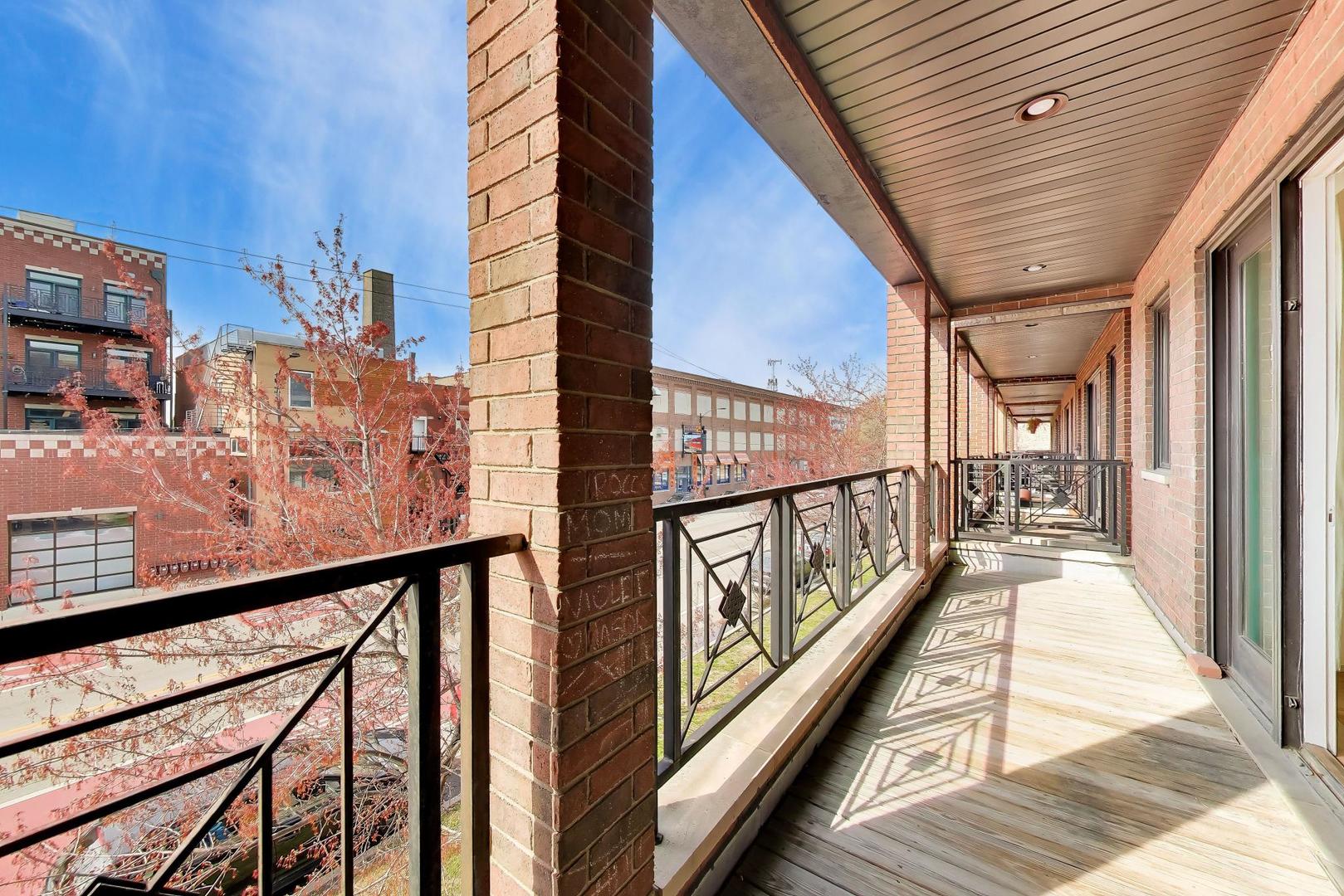 2702 W CHICAGO Avenue Unit: 2