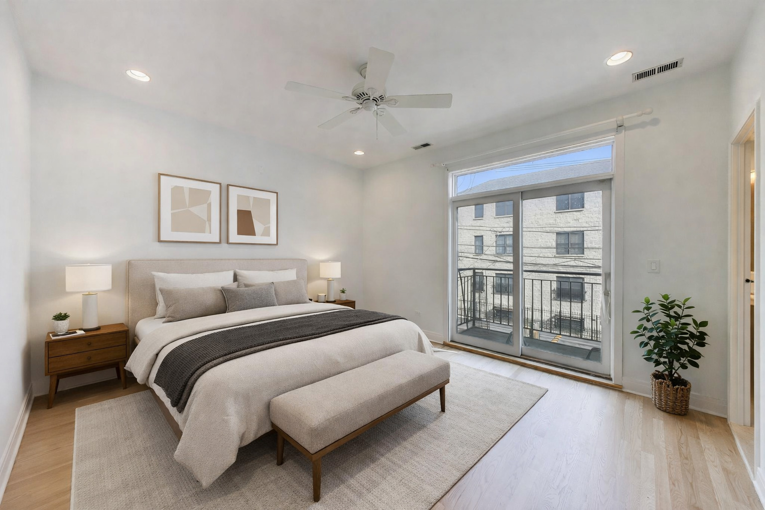 2702 W CHICAGO Avenue Unit: 2
