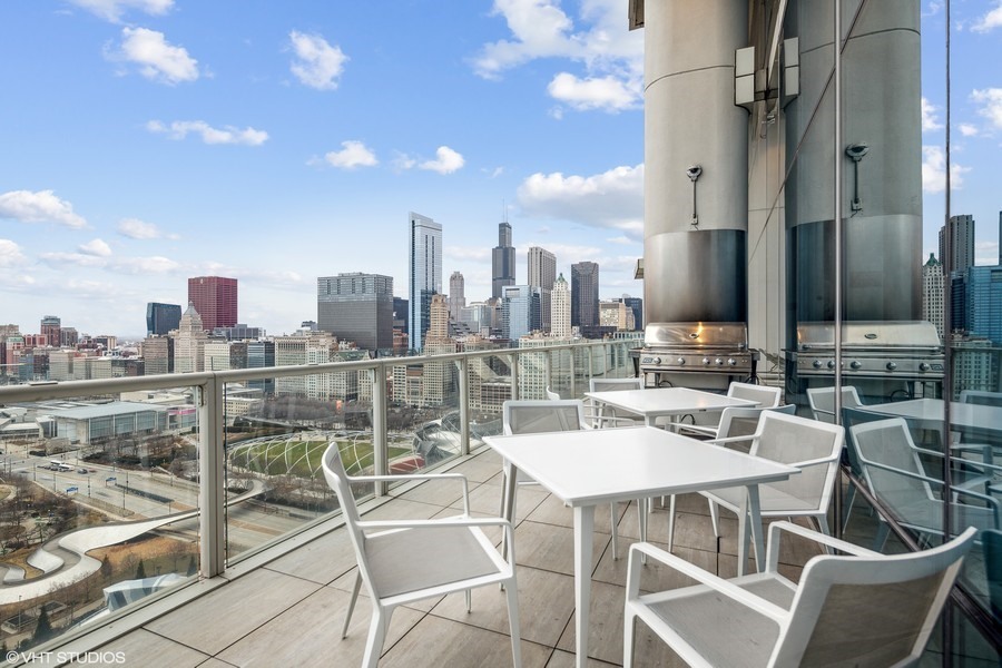 340 E Randolph Street Unit: 500