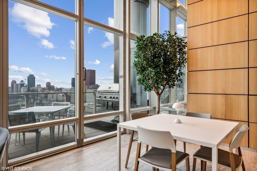 340 E Randolph Street Unit: 500
