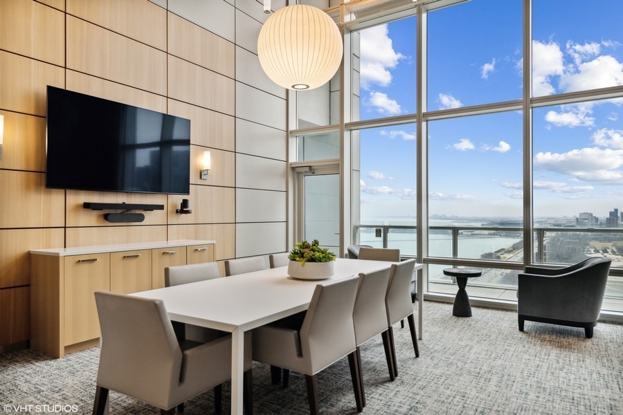 340 E Randolph Street Unit: 500