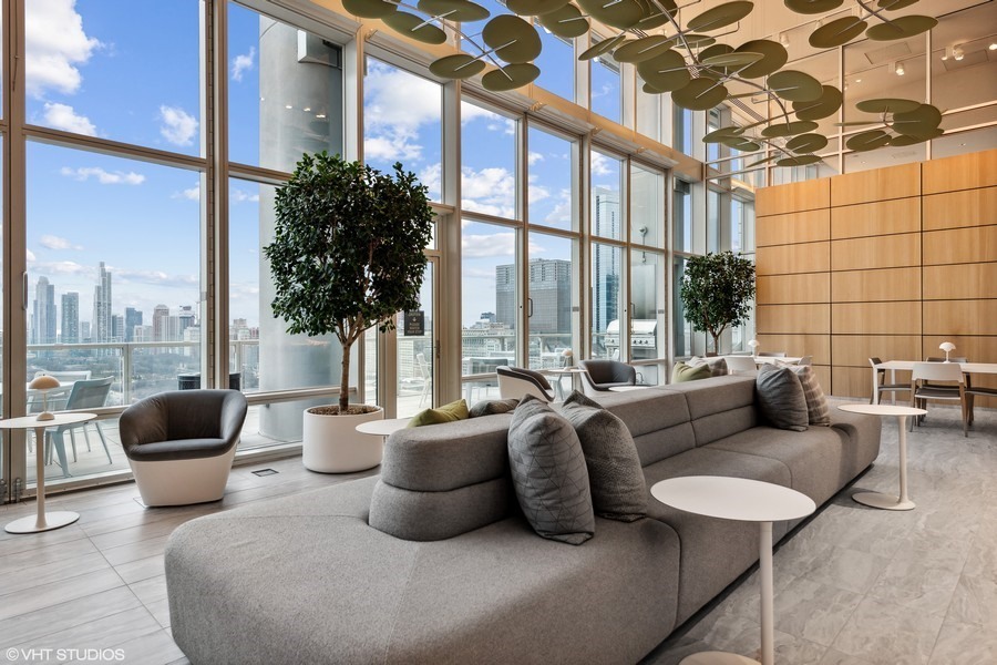 340 E Randolph Street Unit: 500
