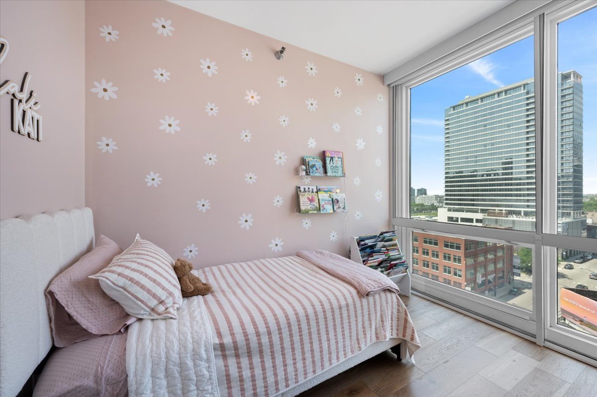 757 N Orleans Street Unit: 908