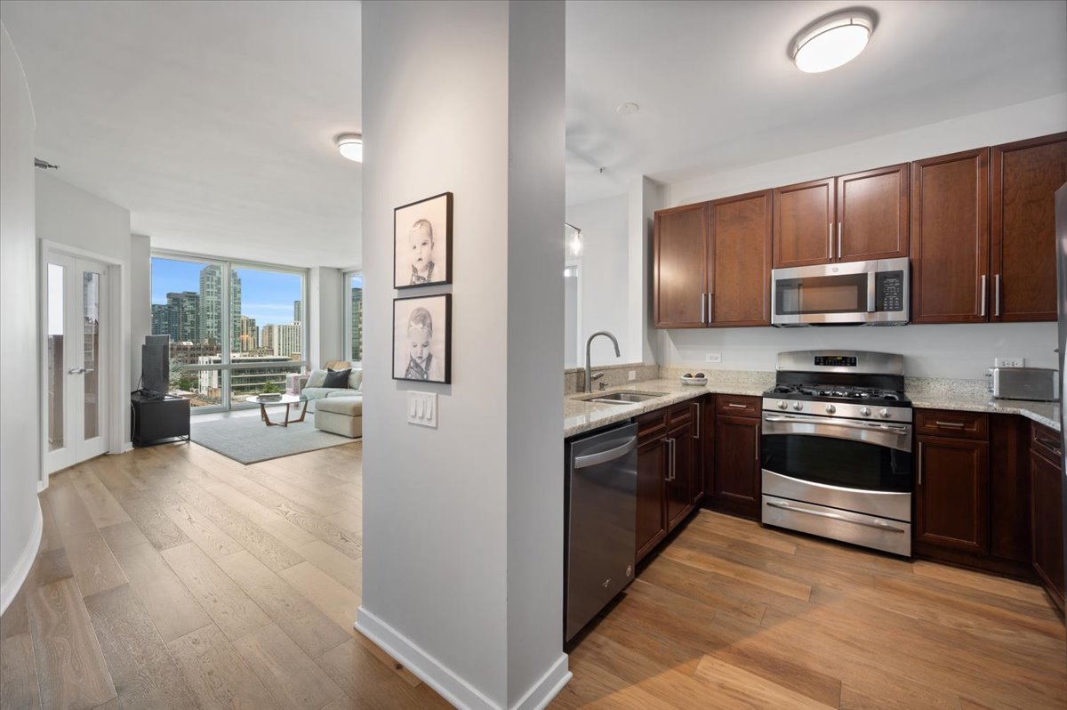 757 N Orleans Street Unit: 908