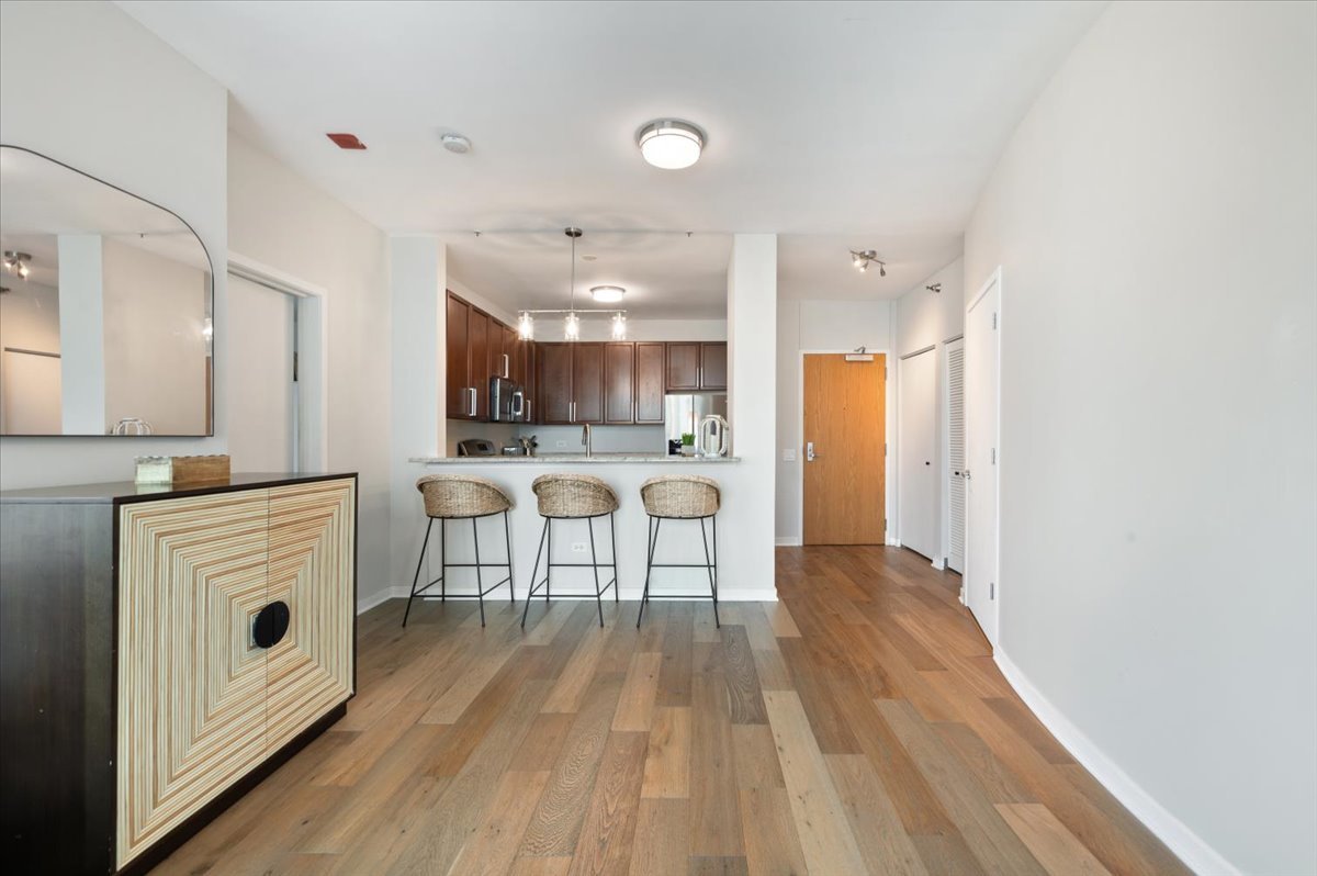 757 N Orleans Street Unit: 908