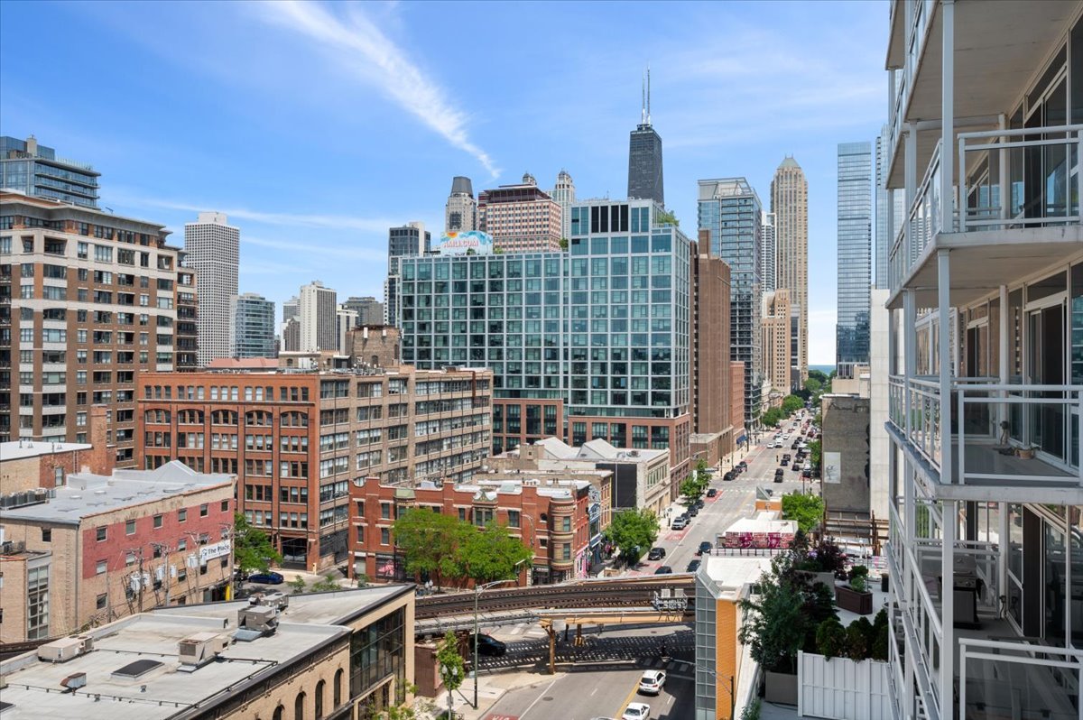 757 N Orleans Street Unit: 908