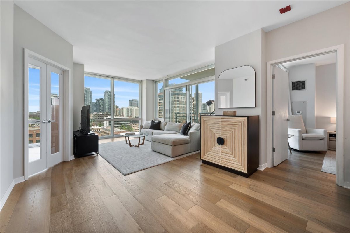 757 N Orleans Street Unit: 908